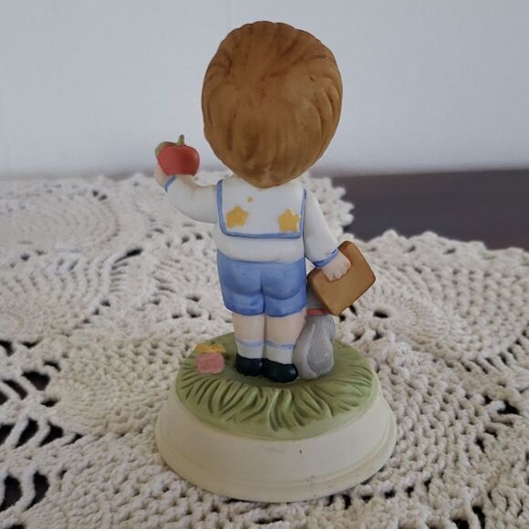 Vintage 1986 Avon Joan Walsh Anglund Porcelain Figurine - Picture 3 of 6